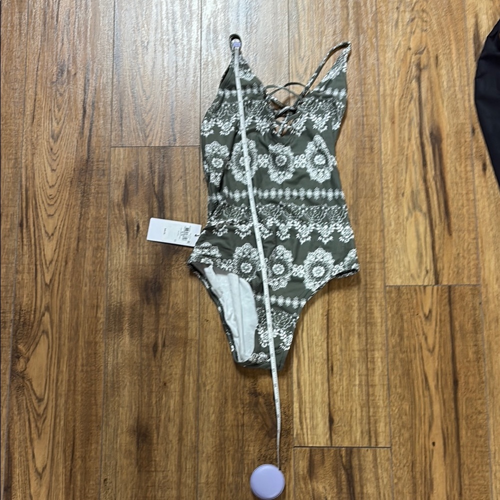 GuessNew with tags with hygiene protection Green and White Patterned Swimsuit